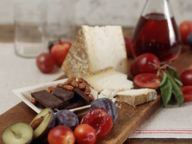 La migraine est liée à une intolérance à l'histamine, présente dans les produits laitiers et les agrumes.