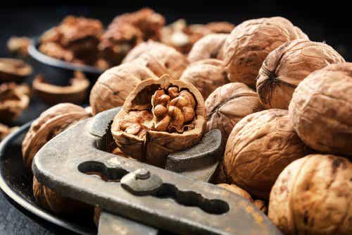 Las nueces contienen vitaminas importantes para la salud de la piel