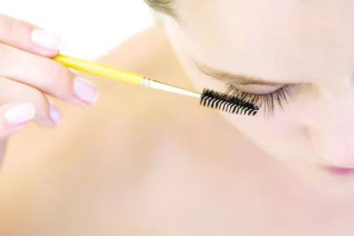 mascara brush