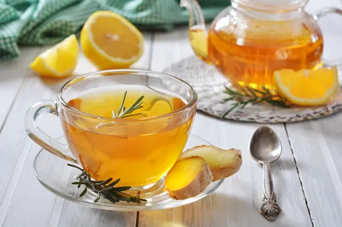 ¿Se puede tratar la migraña con jugos e infusiones?
