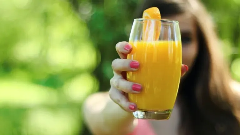 Beneficios de consumir jugo de naranja diario