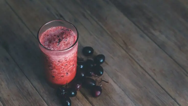 Jugo de arándanos y manzana