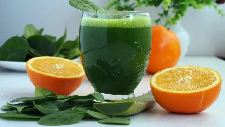 Jugo con frutas cítricas