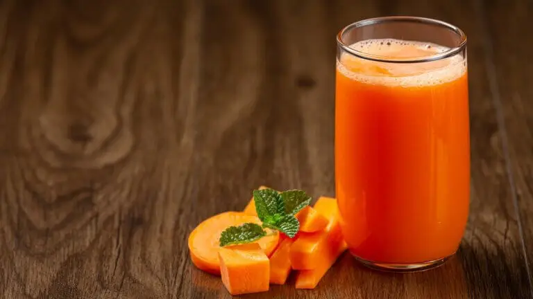 Jugo de manzana y papaya