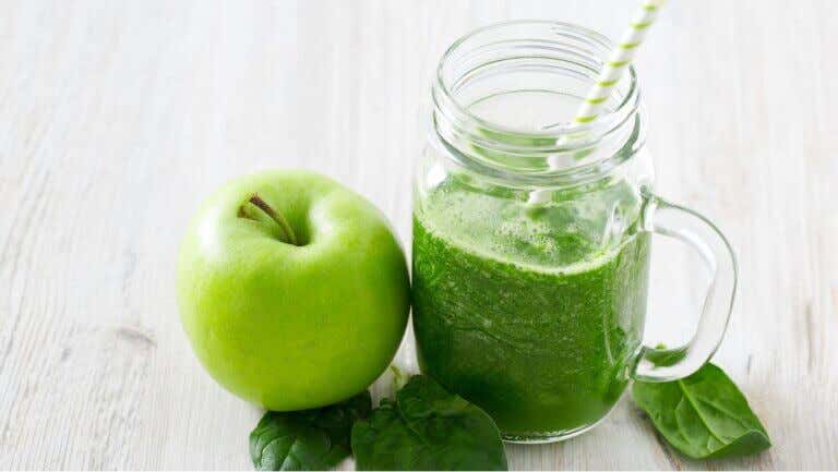 Jugo de espinaca y manzana verde