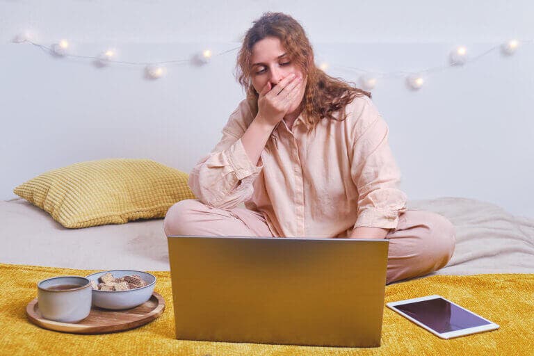 Lo que no debes hacer después de una noche de insomnio