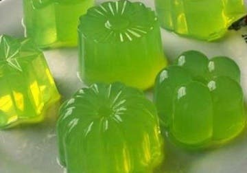 Prepara gelatina con el alga agar agar