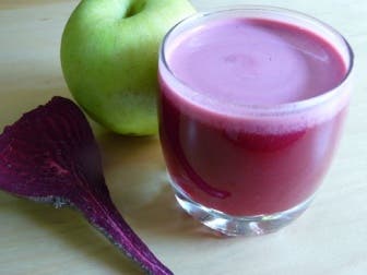 Beneficios del jugo de betabel, manzana y zanahoria