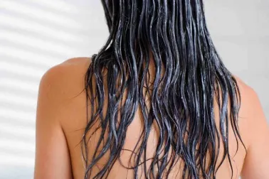 Descubre cómo puedes lavar tu pelo sin champú