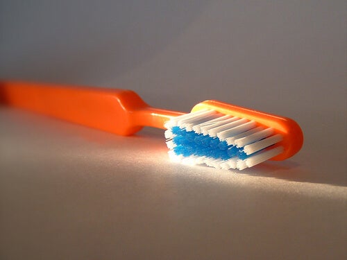 cepillar nuestros dientes