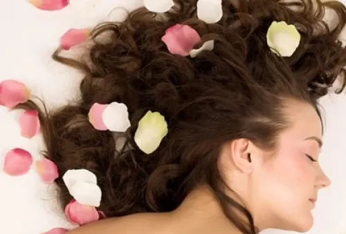 Cómo perfumar tu cabello naturalmente