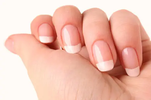 ¿Cómo hacer que las uñas crezcan rápido y fuertes?