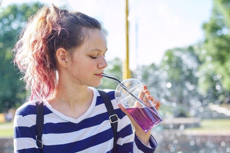 Adiós a la grasa abdominal con agua de berenjenas