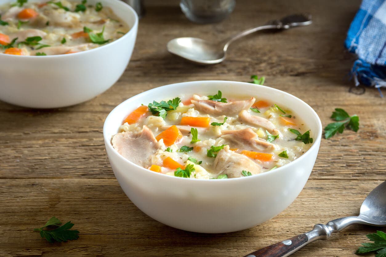 Sopa de verduras y pollo
