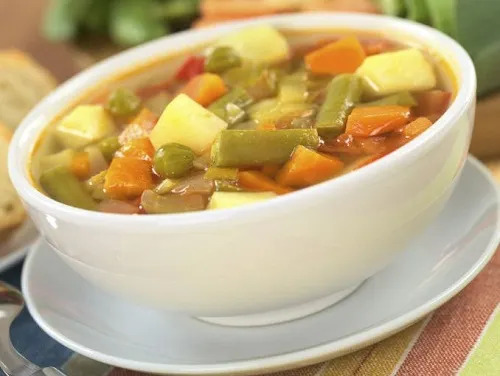 Sopa de verduras minestrone
