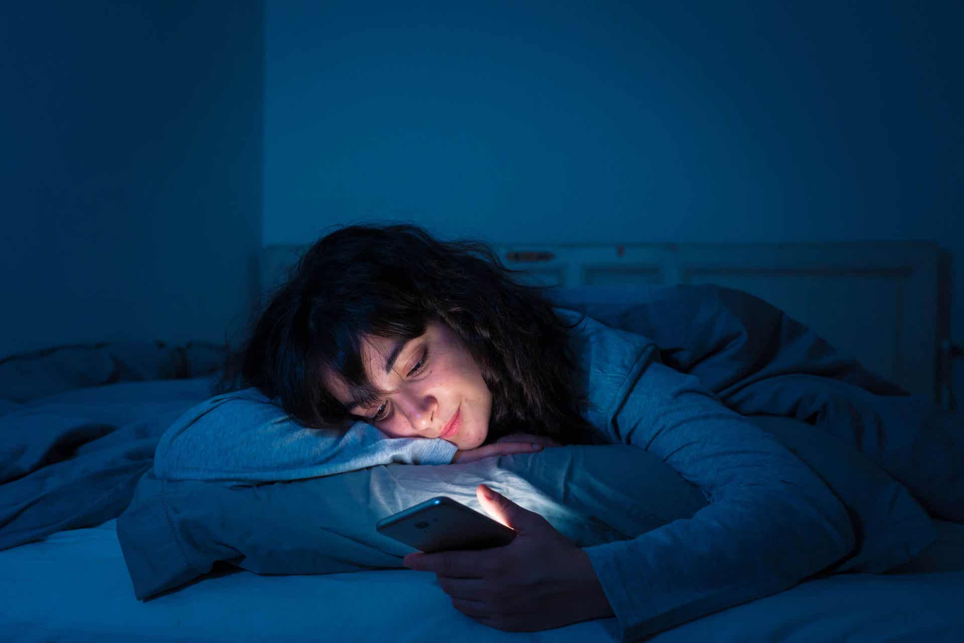 La higiene del sueño incluye no usar dispositivos electrónicos