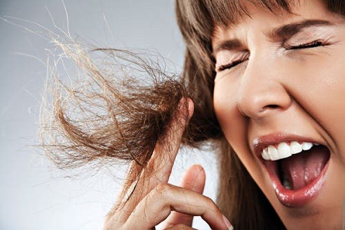 Cómo eliminar las puntas abiertas del cabello