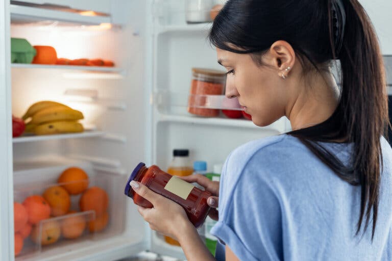 ¿Qué alimentos no se deben de guardar en la nevera?