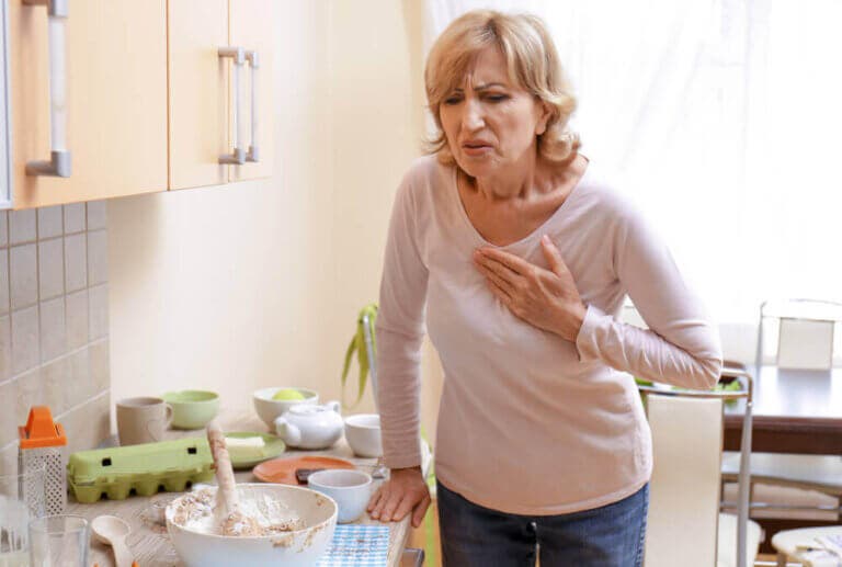¿Qué hacer cuando se siente dolor en el pecho?