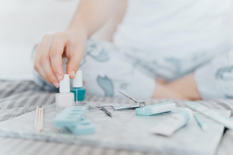 Cómo hacer un endurecedor de uñas casero