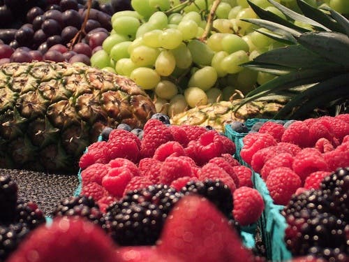 Ingredientes para una tarta de crema pastelera con frutas