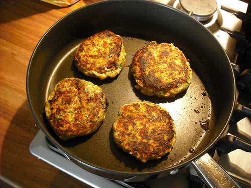 Cocinando-hamburguesas-veganas