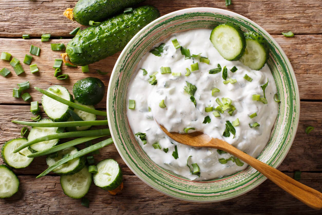 Propiedades del pepino con la salsa raita.