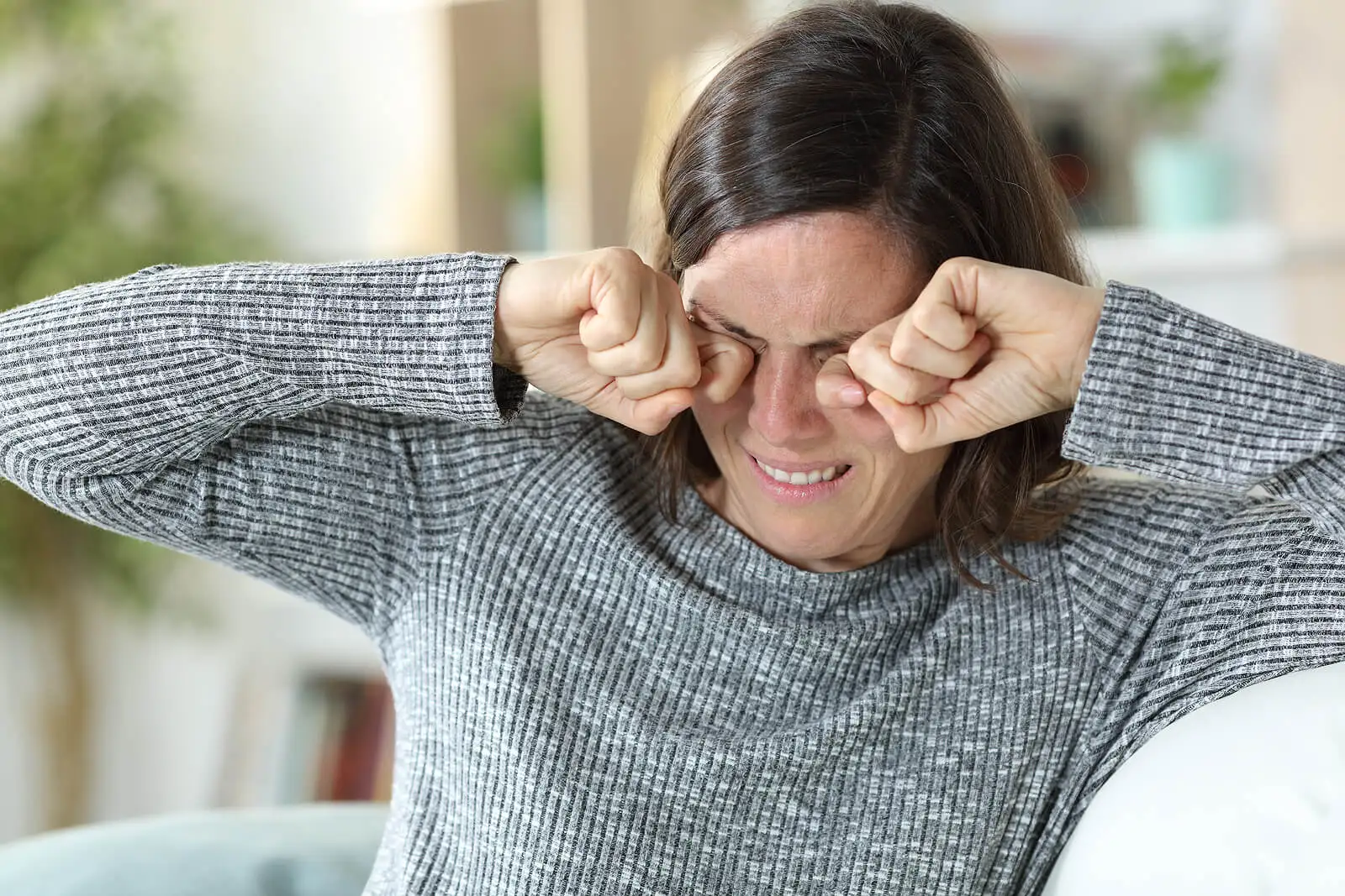 ¿Por qué me pican y arden los ojos?