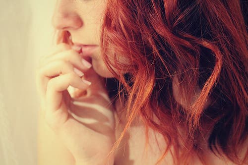 Puntas quebradizas del cabello: cómo combatirlas