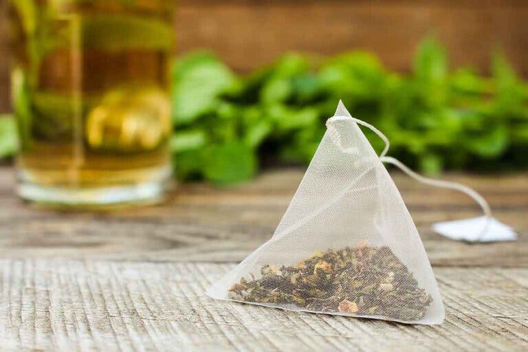 Remedio con té verde para eliminar el acné