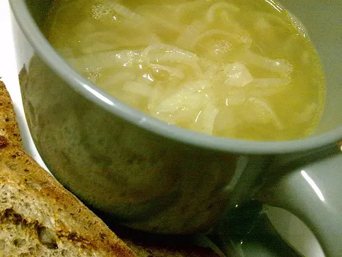 sopa-de-cebolla-y-huevo-cena-adelgazante
