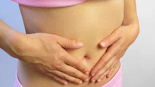 Cómo combatir la indigestión e hinchazón abdominal