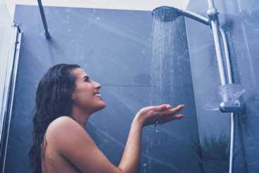 14 beneficios de ducharse con agua fría