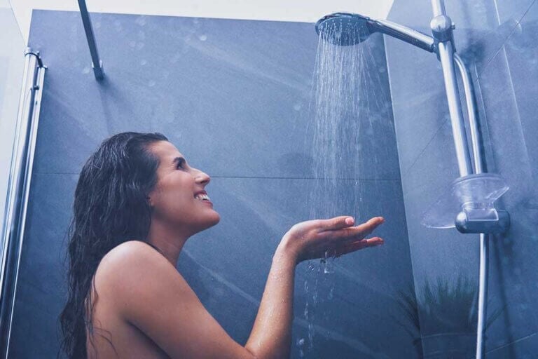 10 Beneficios de ducharse con agua fría