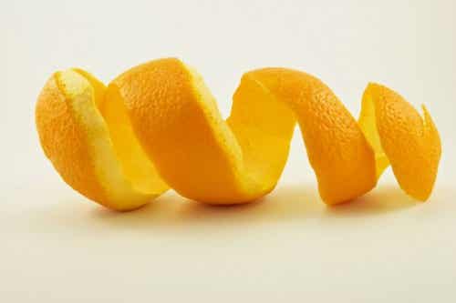 Piel de naranja para crear bolsitas aromáticas