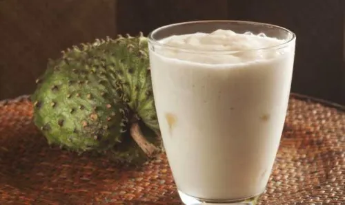 Vaso de jugo de guanabana