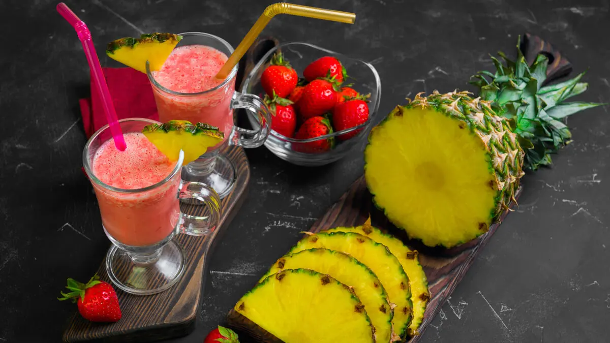 Jugo de piña, aloe vera y fresas.