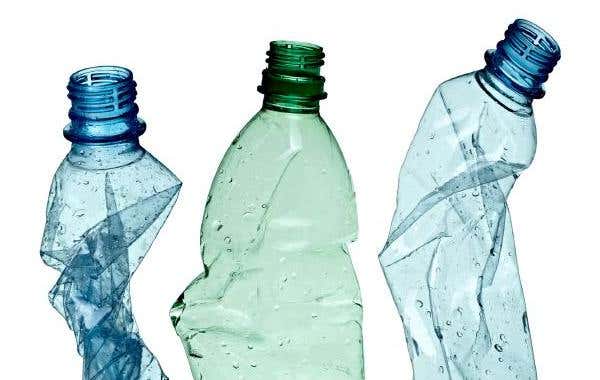 Es necesario saber reciclar las botellas de plástico.