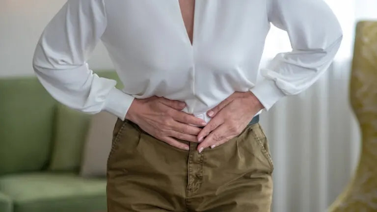 Cómo evitar y quitar la acidez del estómago con remedios caseros