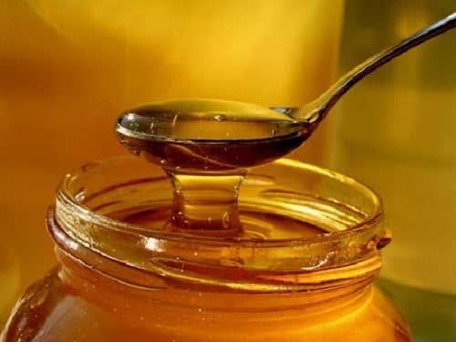 La miel es un remedio para la culebrilla