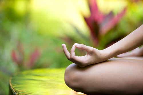 5 posturas de yoga para combatir el estrés
