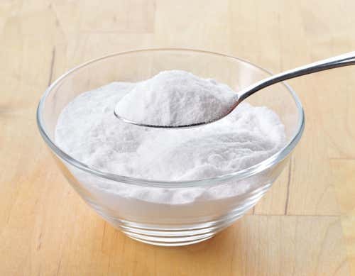 O bicarbonato de sódio pode nos ajudar a aliviar o sangramento das gengivas.