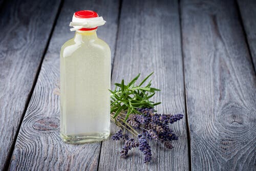 Champú de lavanda natural.