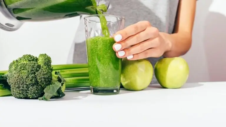 Jugo de brócoli y manzana verde