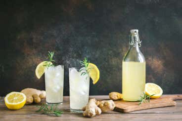 Vientre plano con limonada de jengibre, pepino y menta