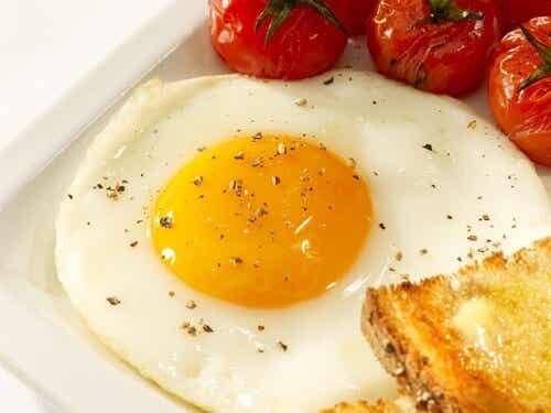 Beneficios de comer huevo regularmente y cómo prepararlo