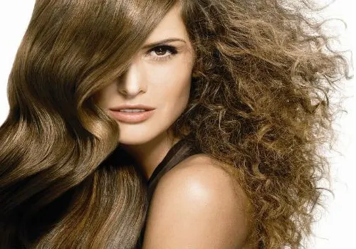 Cómo eliminar el frizz (pelo encrespado) con productos naturales