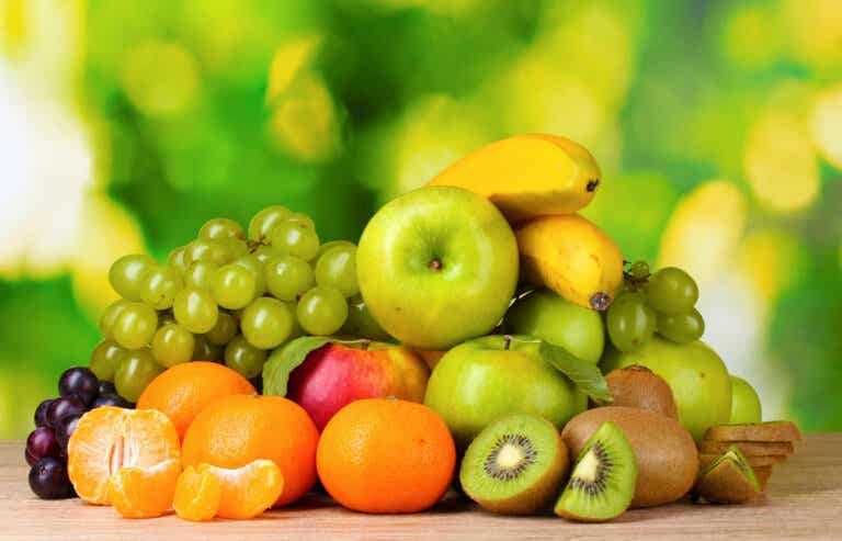 ¿Cómo influye el consumo de frutas en el tratamiento de la anemia?