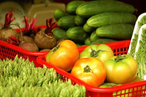 Debes-comprar-la-fruta-y-verdura-ecologica-para-evitar-los-productos-quimicos.