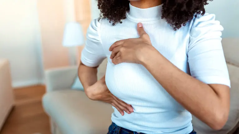 7 razones por las cuales pueden doler los senos